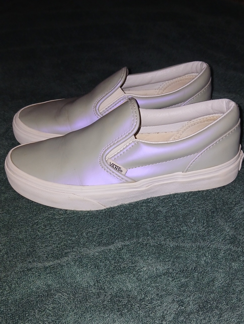 Vans Unisex Youth Slip-On Sneakers in Purple Iridescent and White       Sz: 3.5